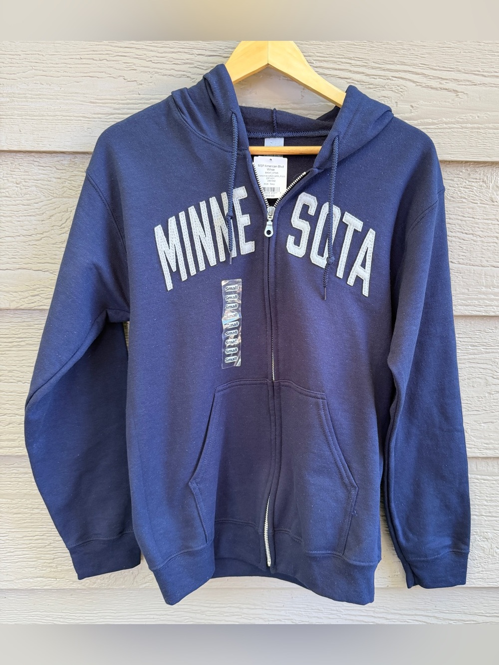 Gildan Minnesota Navy Blue Hoody Small Gray Lettering NWT - Picture 4 of 8